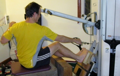 Tim doing One arm rows with Leg Drive